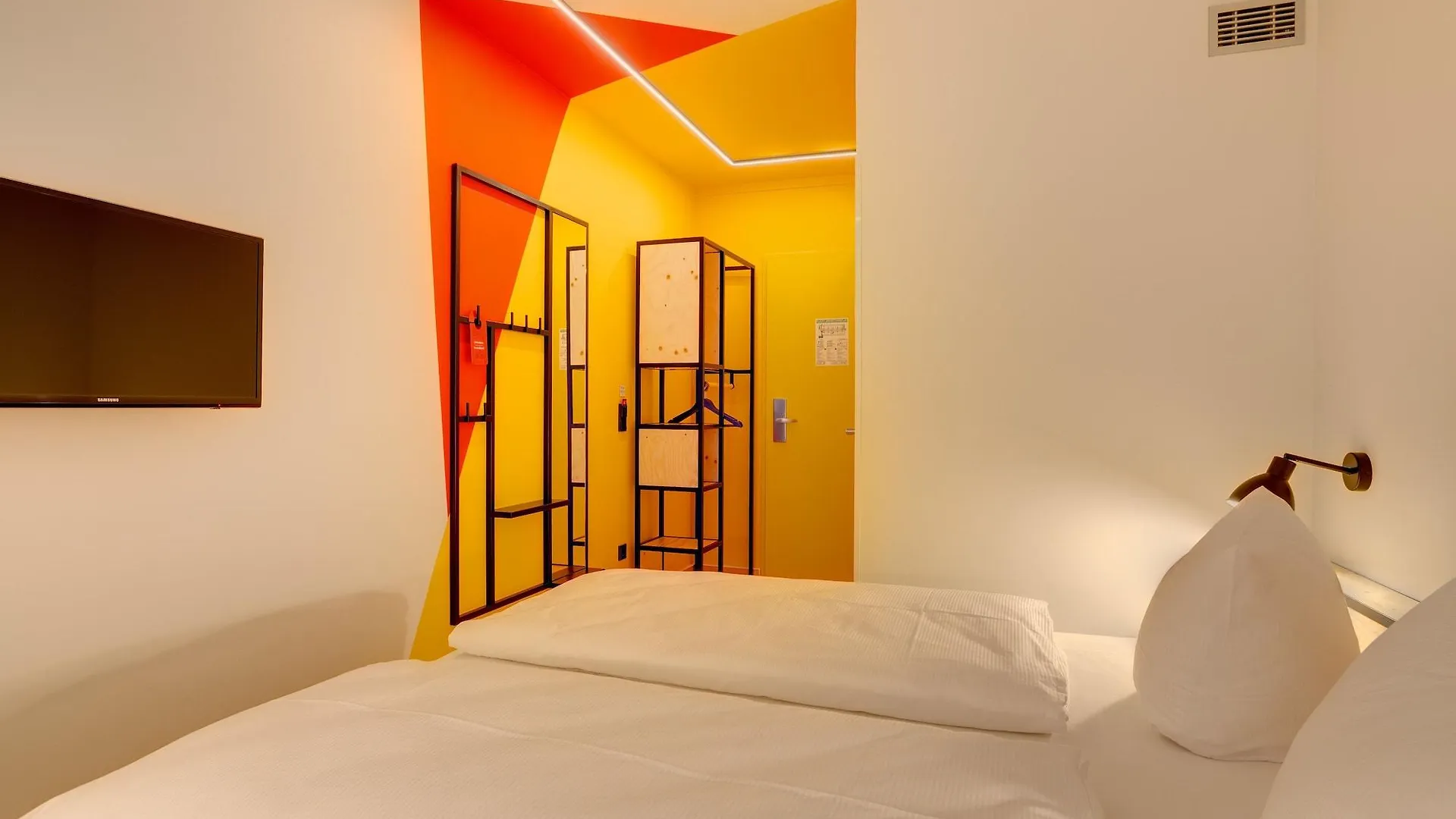 Meininger Hotel Leipzig Hauptbahnhof 3*,