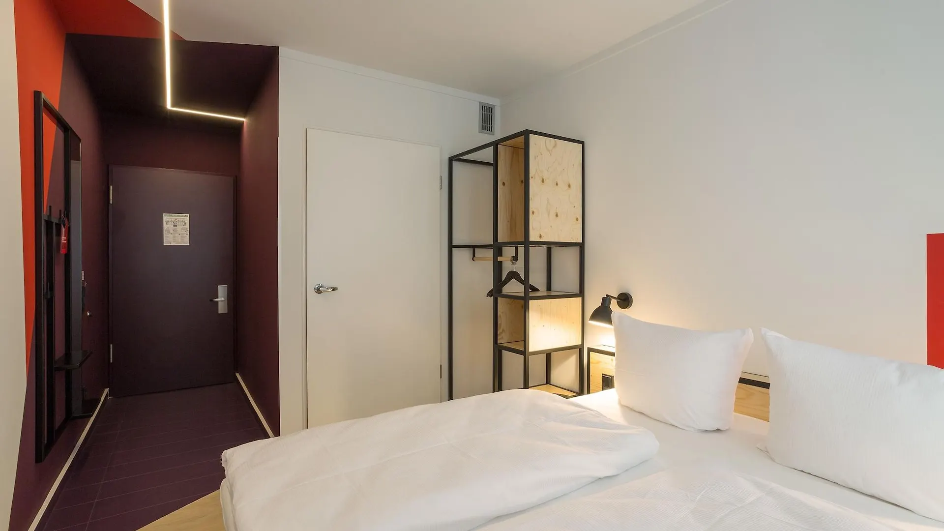 Meininger Hotel Leipzig Hauptbahnhof 3*,