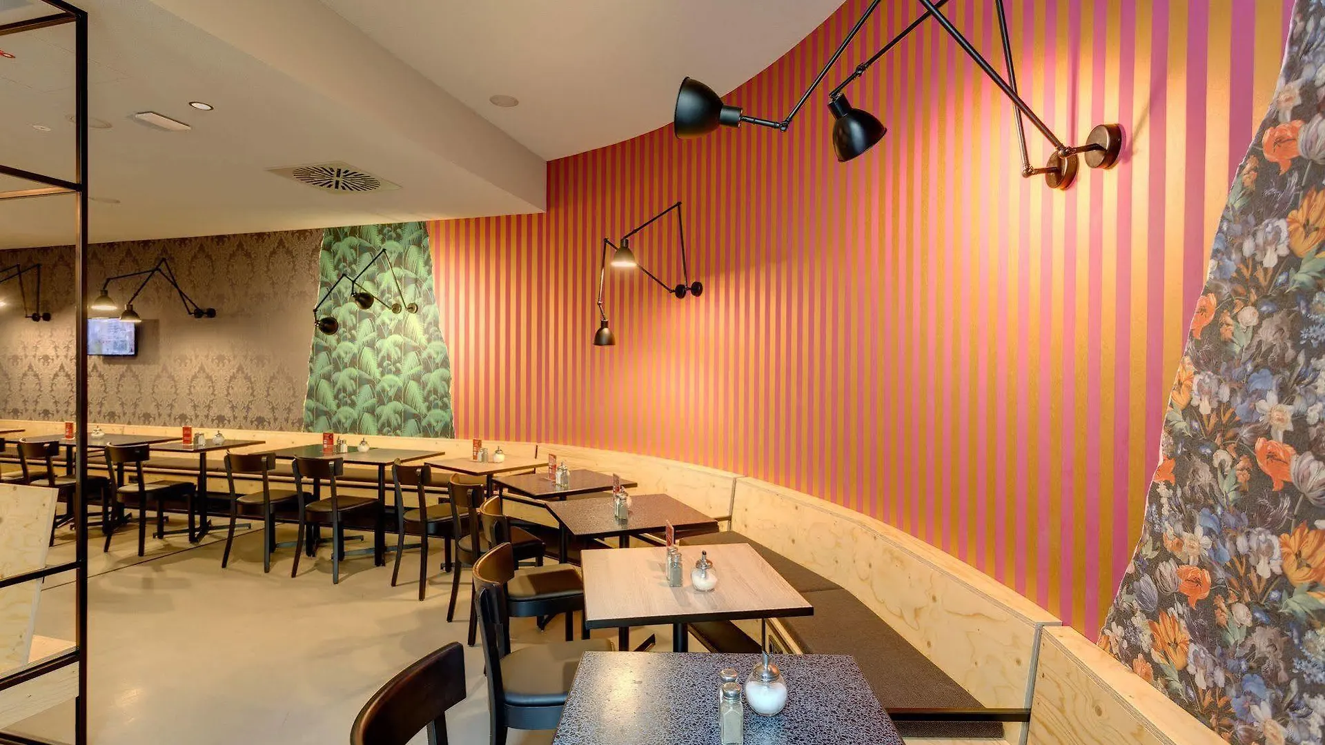Meininger Hotel Leipzig Hauptbahnhof 3*,